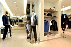Boutique Alexandre Béziers vend des vêtements pour hommes  (® SAAM stéphane DELCHAMBRE)