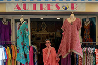 Autresor Béziers vend des vêtements grandes tailles tendance pour femmes et des accessoires de mode.