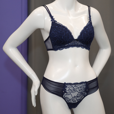 Soutien-gorge Triangle Paddé Sans Armatures + Slip Brésilien Valencienne Soutien-gorge Triangle Paddé Sans Armatures + Slip Brésilien Valencienne