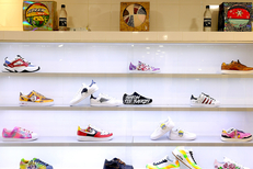 Trouver des sneakers décorés à Béziers chez Switch On (® SAAM fabrice CHORT)