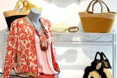 Viviane Collection Gignac vend des vêtements pour femmes au Centre Commercial Cosmo  (® SAAM fabrice CHORT)