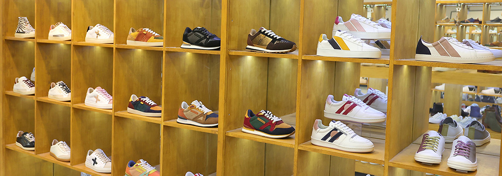 Switch On Béziers vend des chaussures M.Moustache dans son concept-store. Switch On Béziers vend des chaussures M.Moustache dans son concept-store.