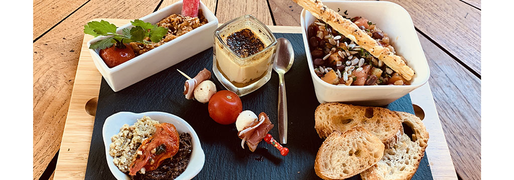 Le restaurant Les Marronniers à Lamalou-les-Bains propose des tapas maison à déguster en terrasse avec les beaux jours. Le restaurant Les Marronniers à Lamalou-les-Bains propose des tapas maison à déguster en terrasse avec les beaux jours.